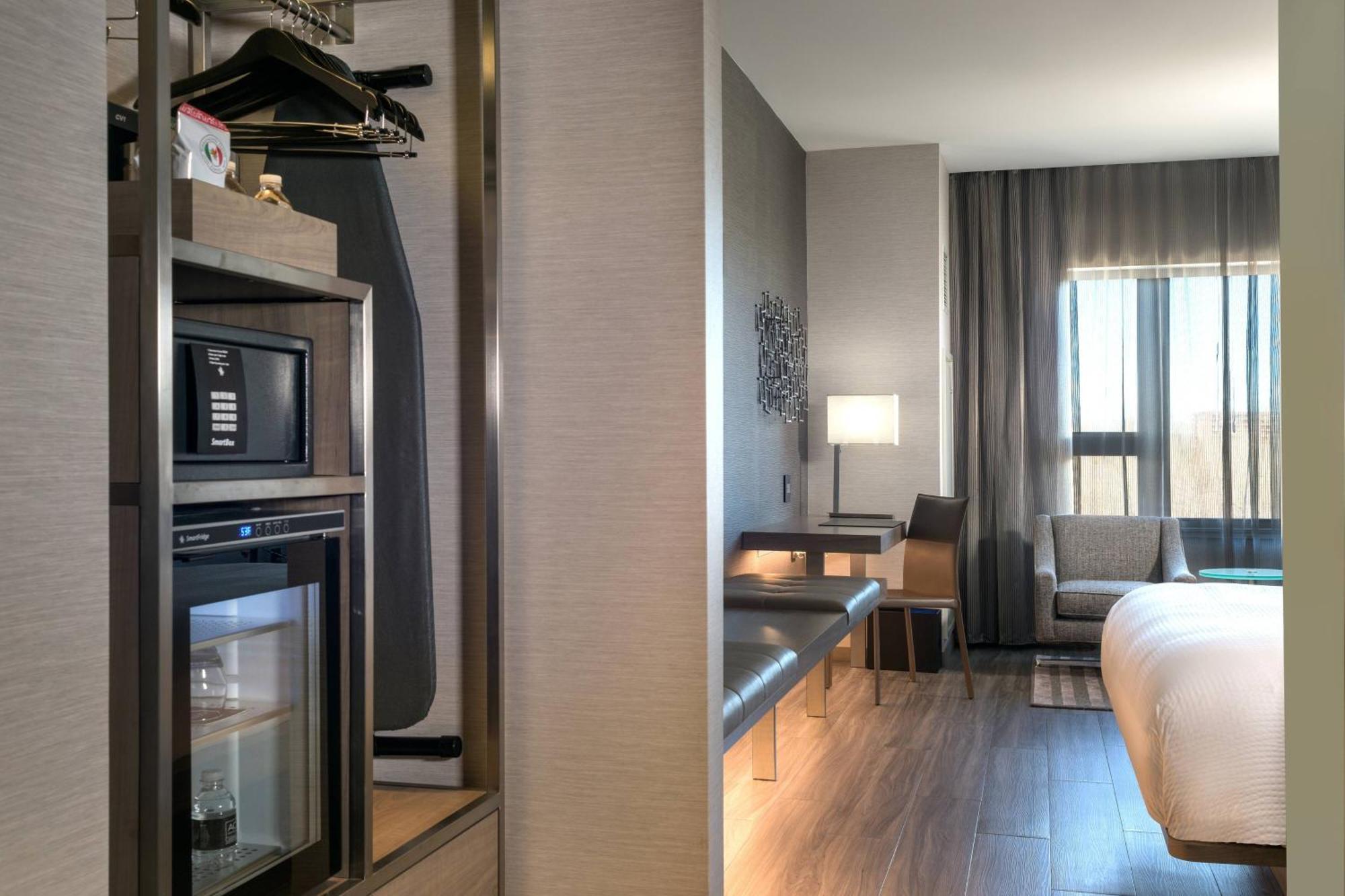 Ac Hotel By Marriott Boston North Медфорд Екстер'єр фото