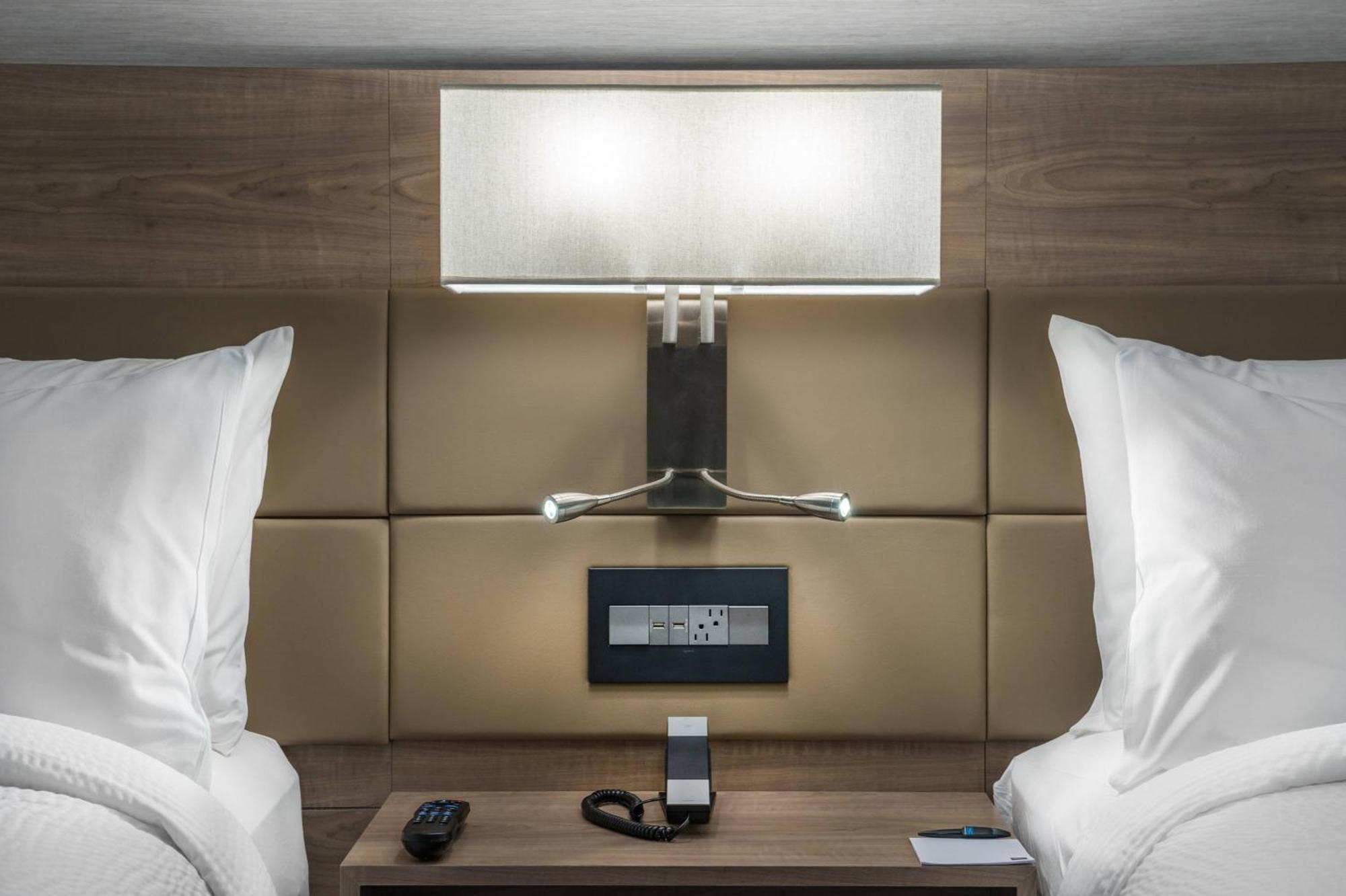 Ac Hotel By Marriott Boston North Медфорд Екстер'єр фото