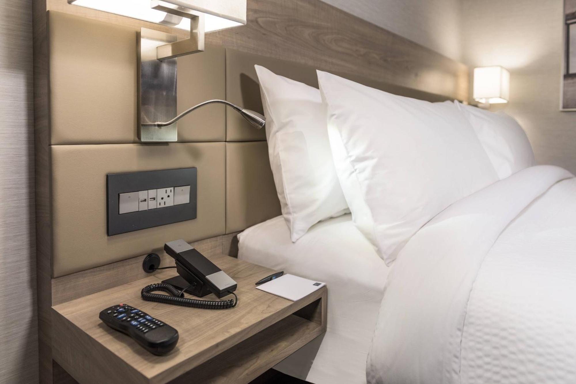 Ac Hotel By Marriott Boston North Медфорд Екстер'єр фото