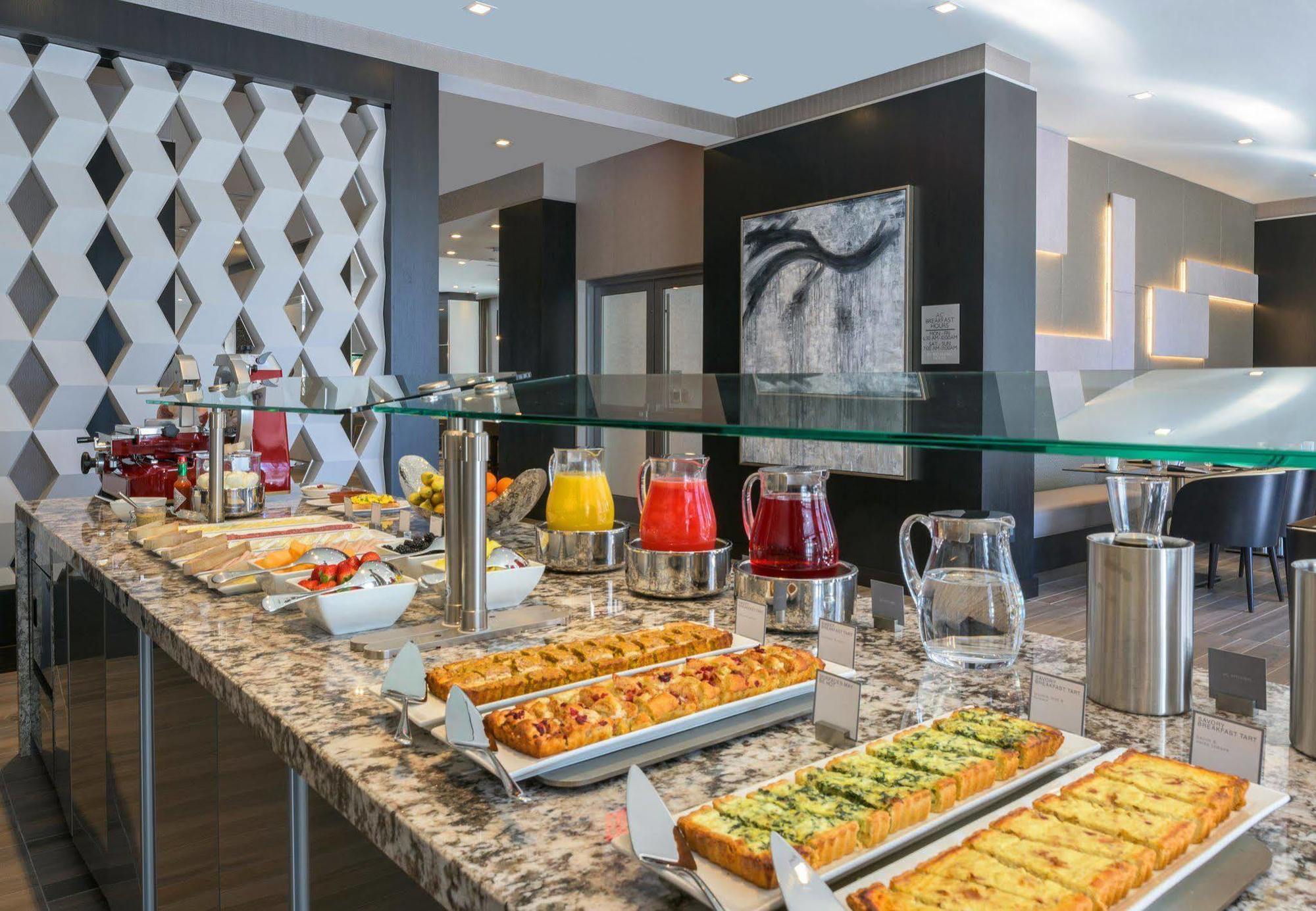 Ac Hotel By Marriott Boston North Медфорд Екстер'єр фото